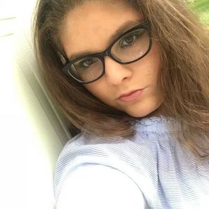 Meet your Posher, Chloe